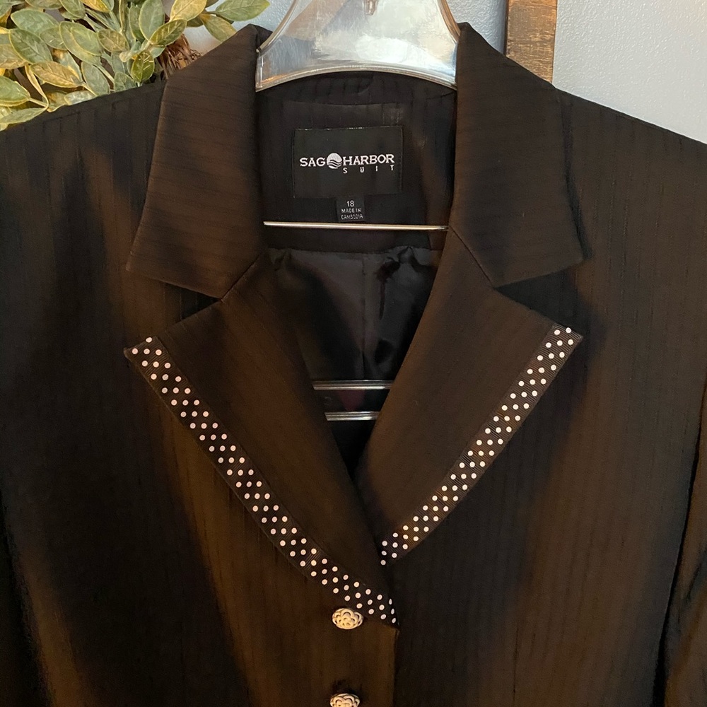 SAG HARBOR black skirt suit